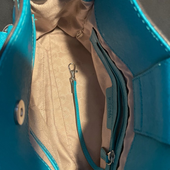 Michael Kors bag, turquoise color. - Picture 3 of 4
